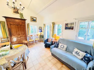 Coin salon dans l'établissement Pied à terre au Gabelou à Port Fromentine