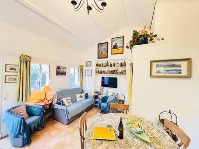 Coin salon dans l'établissement Pied à terre au Gabelou à Port Fromentine