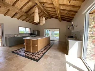 Cuisine ou kitchenette dans l'établissement Domaine du Puy Doré