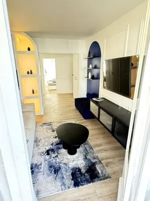 Télévision ou salle de divertissement dans l'établissement Charmant logement au bord de mer