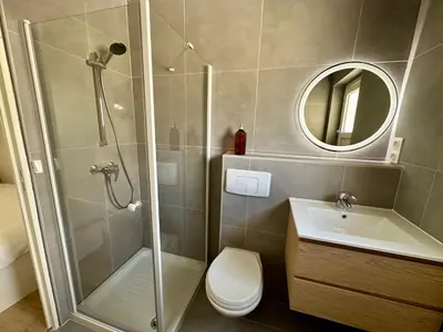 Salle de bains dans l'établissement Charmant Studio à Saint Léonard