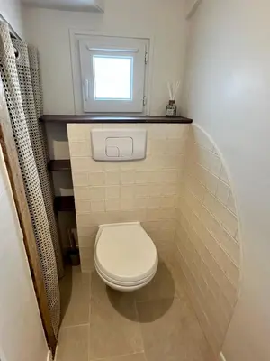 Salle de bains dans l'établissement Charmante Maison avec Terrasse