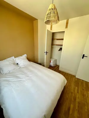 Un ou plusieurs lits dans un hébergement de l'établissement Charmante Maison avec Terrasse