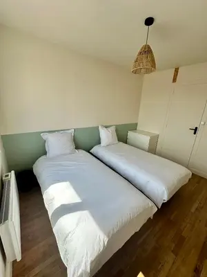 Un ou plusieurs lits dans un hébergement de l'établissement Charmante Maison avec Terrasse