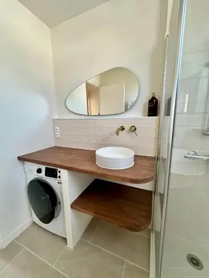 Salle de bains dans l'établissement Charmante Maison avec Terrasse