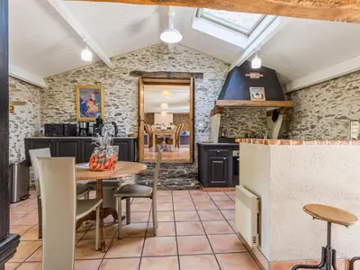 Cuisine ou kitchenette dans l'établissement Maison avec piscine privée chauffée, proche plage à Pornic - FR-1-306-1284