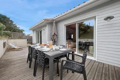 Balcon ou terrasse dans l'établissement Maison pour 8 personnes - 300m de la plage