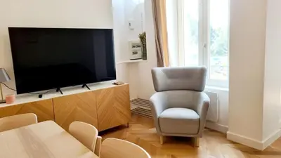 Télévision ou salle de divertissement dans l'établissement Les Chevrons