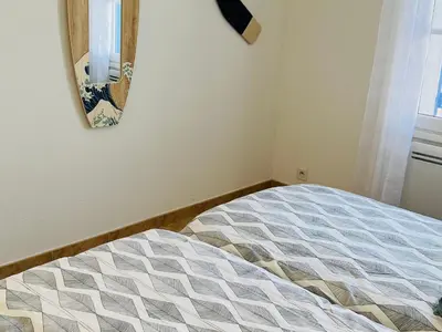 Un ou plusieurs lits dans un hébergement de l'établissement Villa avec piscine privée, 3 chambres à Saint-Jean-de-Monts - FR-1-323-552