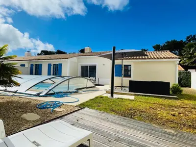 Piscine de l'établissement Villa avec piscine privée, 3 chambres à Saint-Jean-de-Monts - FR-1-323-552 ou située à proximité
