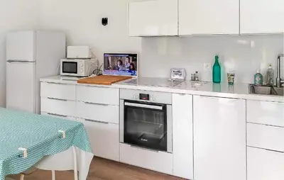 Cuisine ou kitchenette dans l'établissement Lovely Apartment In Saint Jean De Monts