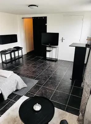 Télévision ou salle de divertissement dans l'établissement Studio proche du front de mer en plein centre-ville