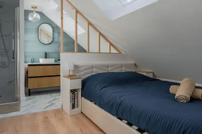 Un ou plusieurs lits dans un hébergement de l'établissement Suite Sous Velux T2