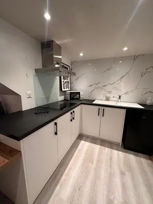 Cuisine ou kitchenette dans l'établissement Jolie dépendance équipée