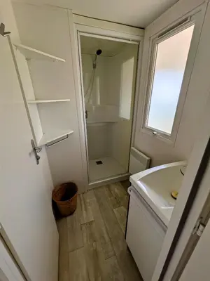 Plan de l'établissement Mobil home 4x8m et terrasse 18m2