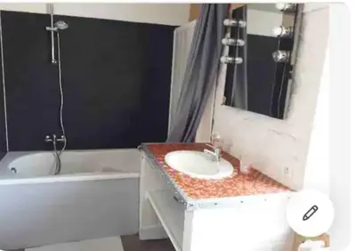 Salle de bains dans l'établissement Chambre chez Steeve