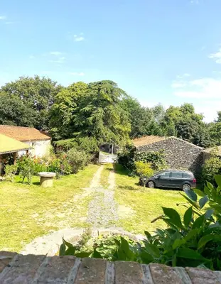 Jardin de l'établissement CH1- MANOIR DU MOULINIER - Campagne - Calme - Petit-déj inclus - Table d'hôte sur réservation - Parking gratuit