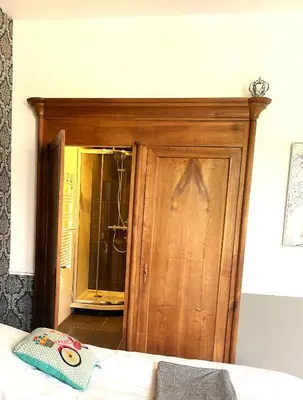 Salle de bains dans l'établissement CH1- MANOIR DU MOULINIER - Campagne - Calme - Petit-déj inclus - Table d'hôte sur réservation - Parking gratuit