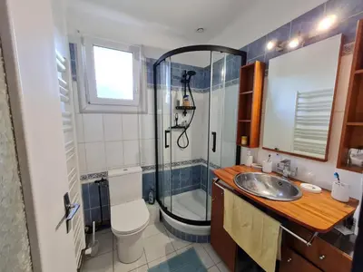 Salle de bains dans l'établissement La maison ocre - chambre turquoise