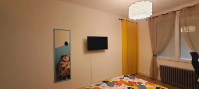 Télévision ou salle de divertissement dans l'établissement La maison ocre - chambre turquoise