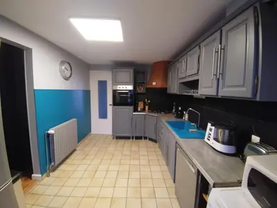 Cuisine ou kitchenette dans l'établissement La maison ocre - chambre turquoise