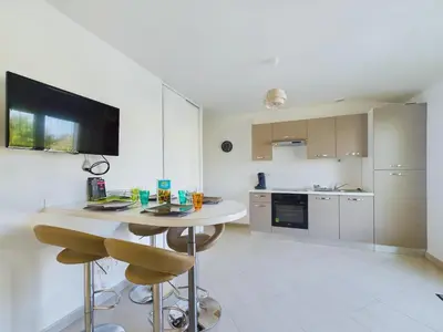 Cuisine ou kitchenette dans l'établissement Maison pour 4 entre plages et marais salants