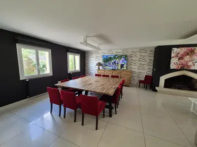 Télévision ou salle de divertissement dans l'établissement Maison de la villa à la fosse à l'âne 5 chambres