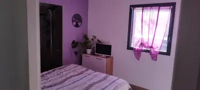 Télévision ou salle de divertissement dans l'établissement Maison 4 double