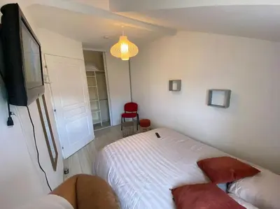Un ou plusieurs lits dans un hébergement de l'établissement Appartement T3 individuel avec accès piscine et jardin privés