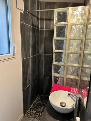 Salle de bains dans l'établissement Chambre Bouchemaine Angers