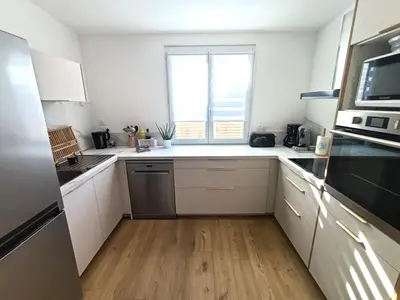 Cuisine ou kitchenette dans l'établissement Maison 5 pers neuve 300m de la mer