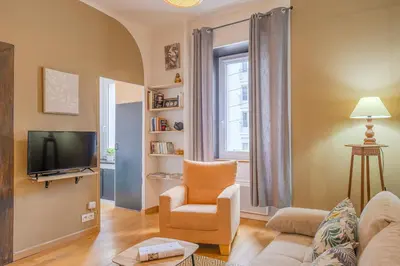 Télévision ou salle de divertissement dans l'établissement Ernest - appt calme proche centre de nantes