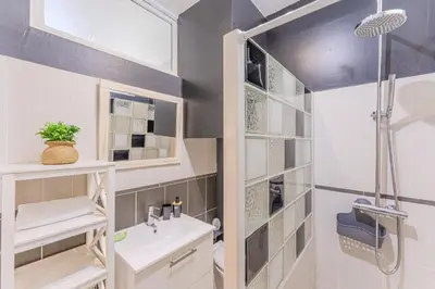 Salle de bains dans l'établissement Ernest - appt calme proche centre de nantes