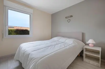 Un ou plusieurs lits dans un hébergement de l'établissement Maison de plain-pied - quartier calme pour six personnes
