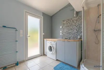 Salle de bains dans l'établissement Maison rénovée proche mer