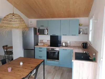 Cuisine ou kitchenette dans l'établissement maison 6-8 personnes, 300m de la plage