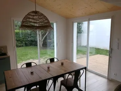Jardin de l'établissement maison 6-8 personnes, 300m de la plage