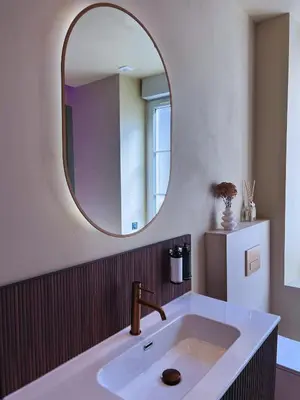 Salle de bains dans l'établissement Harmony Room Suite avec Balnéo
