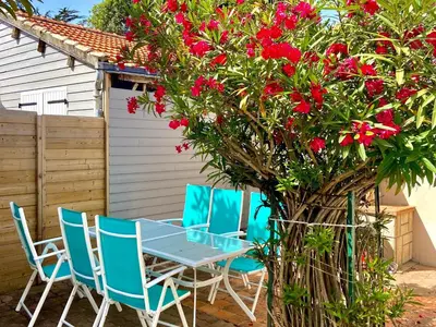 Jardin de l'établissement Maison rénovée près de la plage avec jardin clos et parking - FR-1-426-562