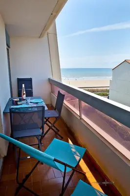 Balcon ou terrasse dans l'établissement Vue sur la Plage des Demoiselles - Appt vue mer