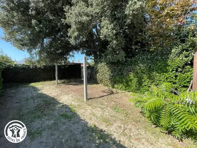 Jardin de l'établissement Charmante maison en lisière de forêt à Noirmoutier, proche plage et Passage du Gois - FR-1-426-563