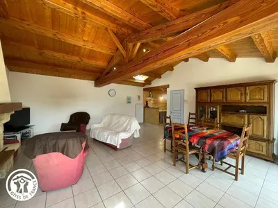 Cuisine ou kitchenette dans l'établissement Charmante maison en lisière de forêt à Noirmoutier, proche plage et Passage du Gois - FR-1-426-563