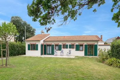 Jardin de l'établissement Villa de famille pour 13 à 200m de la mer