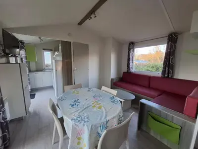 Cuisine ou kitchenette dans l'établissement Camping L'AMBOIS