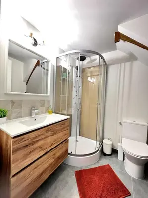 Salle de bains dans l'établissement Puy duFou 15 min T3 L'étape du Panache