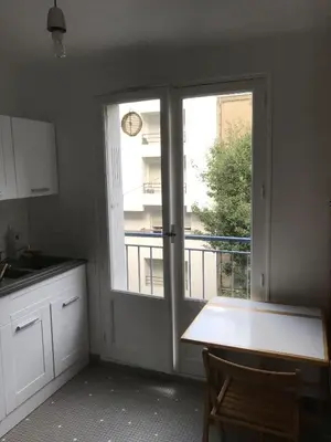 Cuisine ou kitchenette dans l'établissement Appartement proche Quai de la Fosse