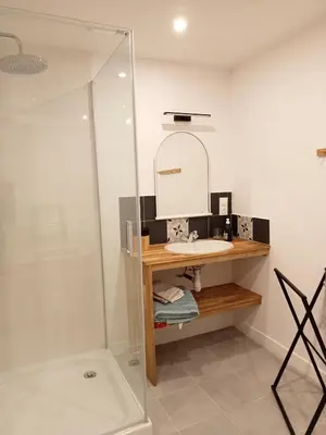 Salle de bains dans l'établissement Le Plessis renard