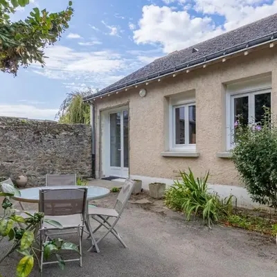 Maison rénovée avec jardin proche d'Angers - FR-1-622-92