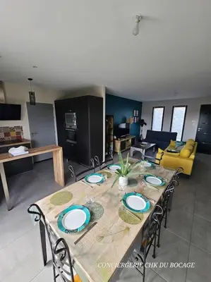Cuisine ou kitchenette dans l'établissement L'Al'Oë charmant gîte - 2kms du Puy duFou