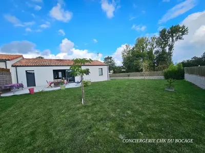 Jardin de l'établissement L'Al'Oë charmant gîte - 2kms du Puy duFou
